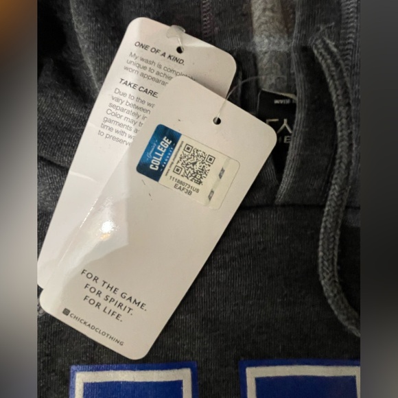 🩶💙NWT Gray Cropped Hoodie with Blue UK Logo - Univ of Kentucky size M Chicaka-D - Picture 4 of 5